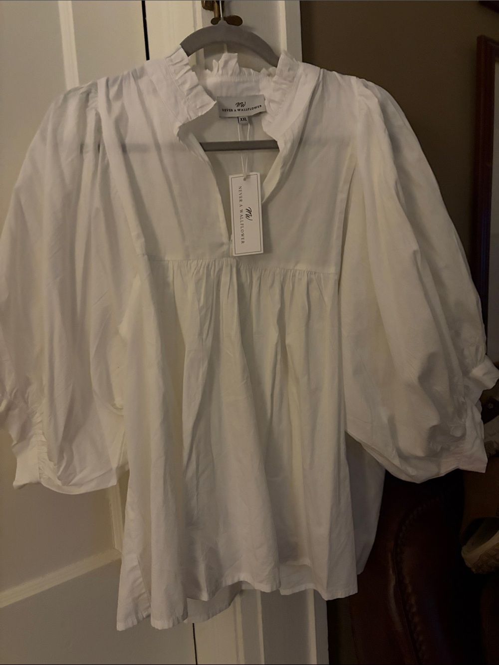 NEW NEVER A WALLFLOWER Highneck top in White